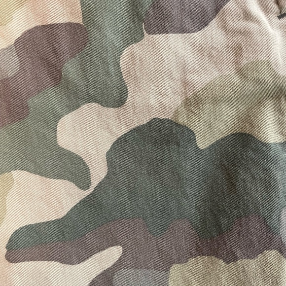 Like new, J Crew camo pants, size 12 - Picture 4 of 5